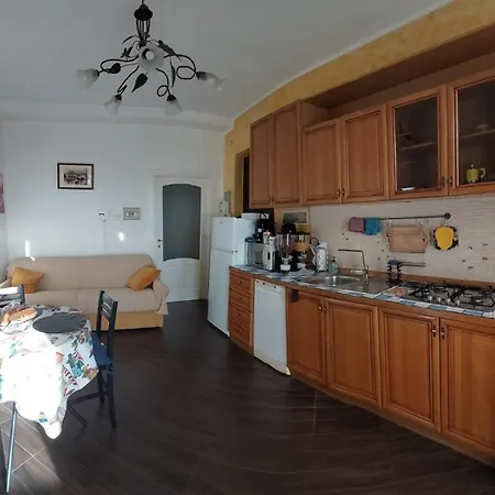 Tania House, Metro Italia 61 Torino