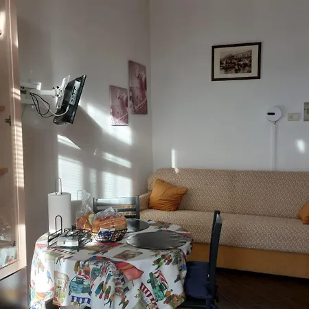Апартаменты Tania House, Metro Italia 61 *